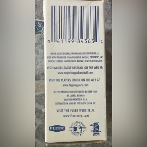 1998 Fleer Update MLB Trading Card Set - Picture 4 of 4